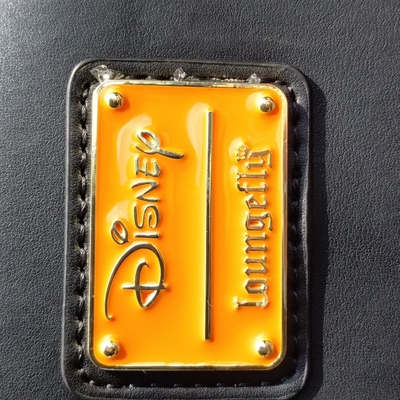 Loungefly Disney Tigger Vampire Crossbody NWT - Picture 4 of 12